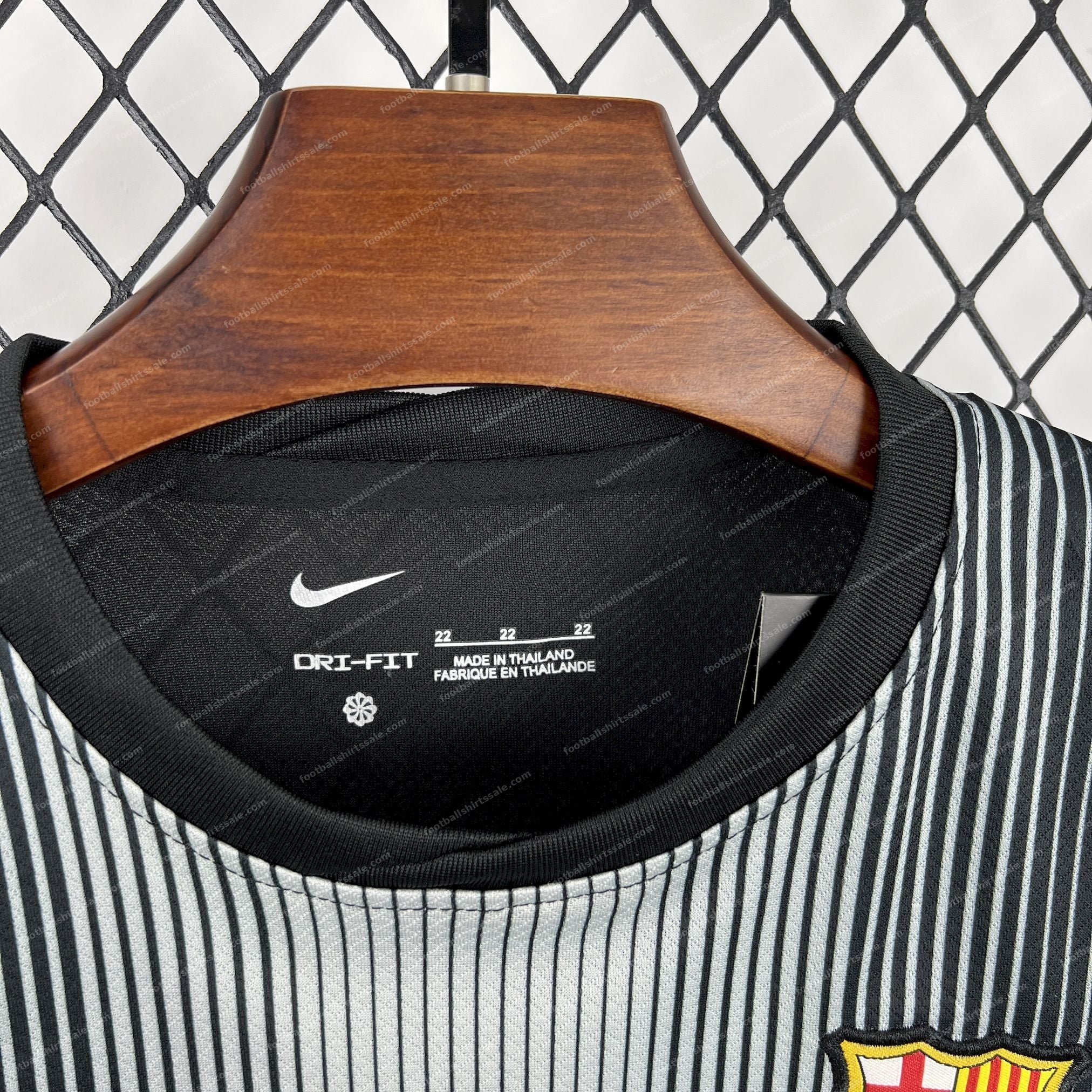2025/2026 Kids Size Barcelona Black Goalkeeper Football Kit - Detail 4