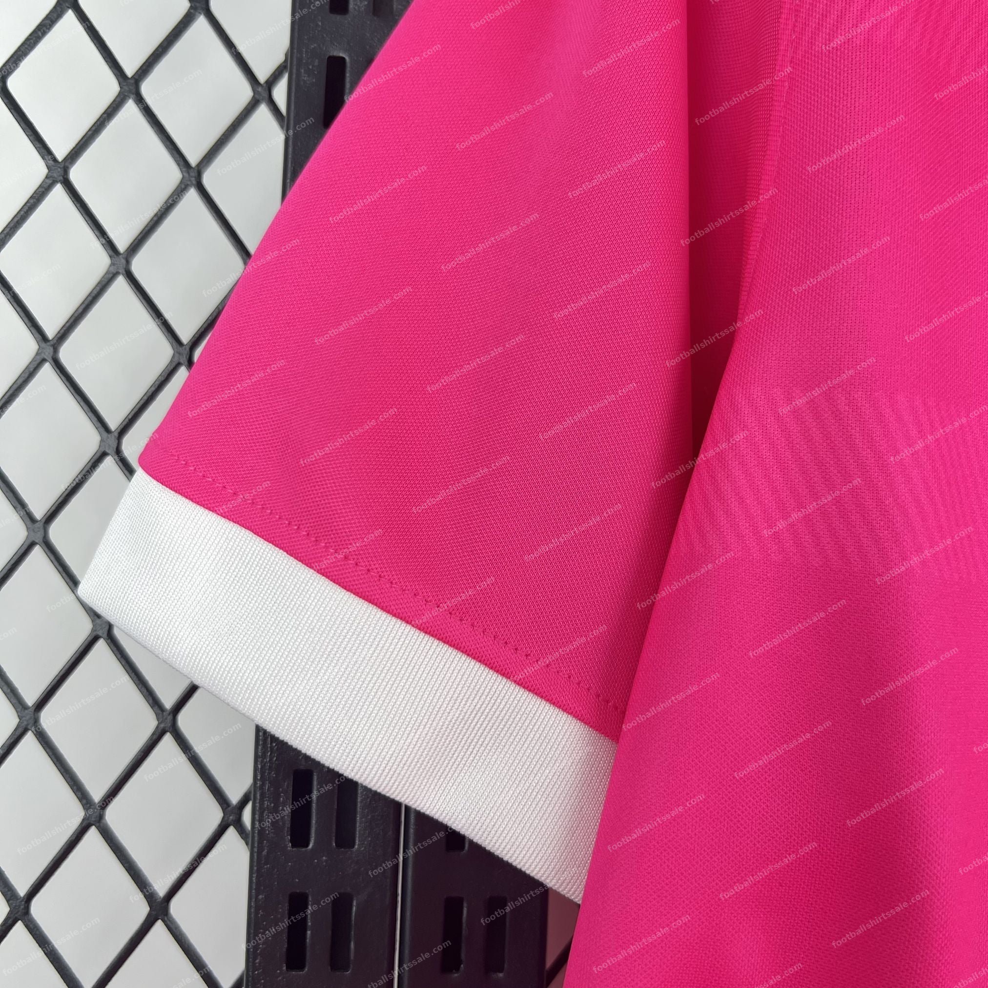 2026/2027 Sporting Lisbon Pink Edition Football Shirt - Detail 4